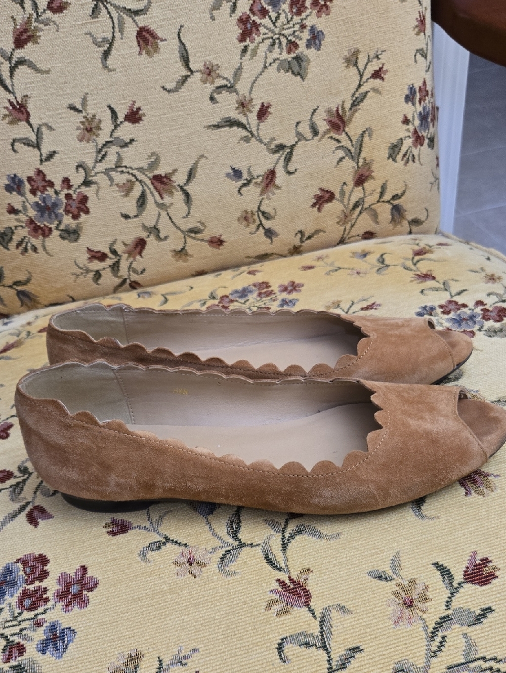 VAN ELI Camel Suede Leather Scalloped Ballet Flats Like New